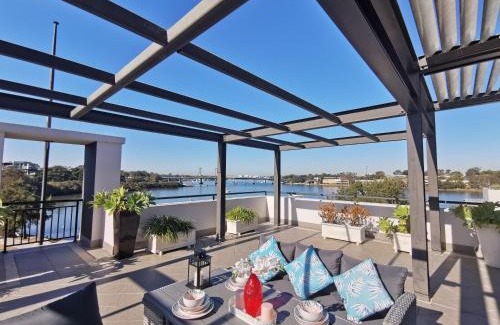 Meadowbank Apartment | Breathtaking Waterfront Penthouse with BigTerrace near to Olympic Park