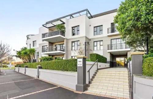 Meadowbank Apartment | Breathtaking Waterfront Penthouse with BigTerrace near to Olympic Park