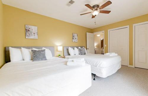 Hopkins House | Breeze on Inn- Mins to Ft Jackson