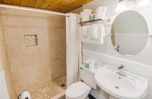 Litchfield by the Sea Apartment | Breezes and Waves Resort View King Room, 1st Flr