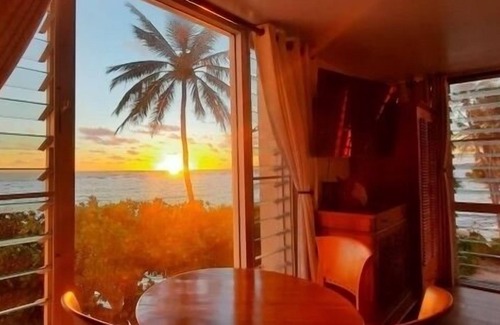 Punaluu Condo | Breezy Beachfront Getaway w180 degree Oceanview