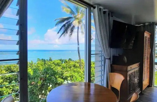 Punaluu Condo | Breezy Beachfront Getaway w180 degree Oceanview