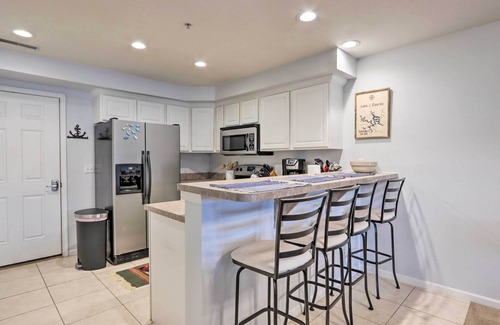 Camdenton Condo | Breezy Lakefront Condo w/Balcony & Lake View!