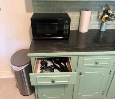 Montgomery House | Breezy like Sunday Morning- Close to Everything!