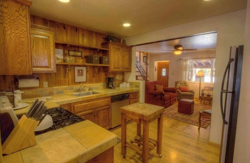 Bijou Pines House | Breezy Pines Cabin - Adorable Cabin!