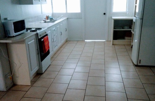 Mount Garnet House | Breezy, spacious retreat in rural west town