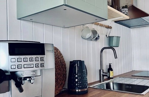 Newtownards Cabin | Brent lodge - luxury hill top living by the water