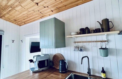 Newtownards Cabin | Brent lodge - luxury hill top living by the water