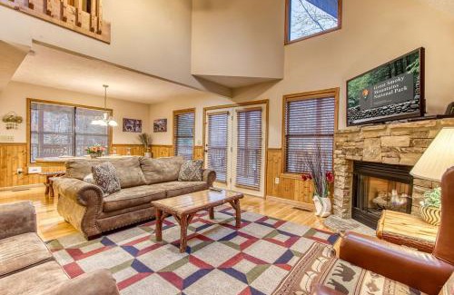 Pigeon Forge House | Brentwood, Resort Pool, FREE Attraction tickets, Near Parkway, Hot Tub, Arcade Game, WIFI!