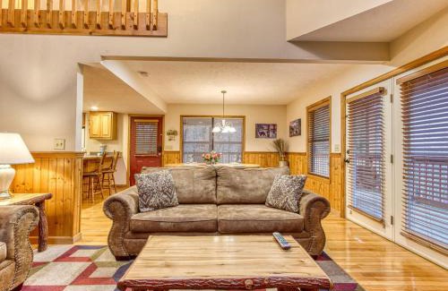 Pigeon Forge House | Brentwood, Resort Pool, FREE Attraction tickets, Near Parkway, Hot Tub, Arcade Game, WIFI!