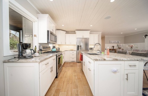 Brevard House | Brevard NC Pets Golf Hiking Lakes Mountain Biking Porch Waterfalls Breweries