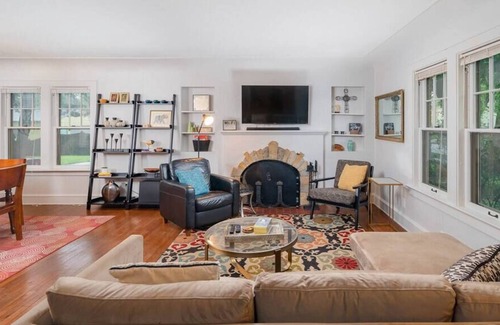 Appleton House | 𝐁𝐫𝐢𝐜𝐤 𝐇𝐨𝐮𝐬𝐞 𝐂𝐡𝐚𝐫𝐦 4 br, 3 bath