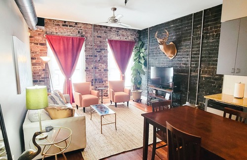 Historic District - North Apartment | Brick on Broughton-*Spacious Downtown Loft near Plant Riverside*