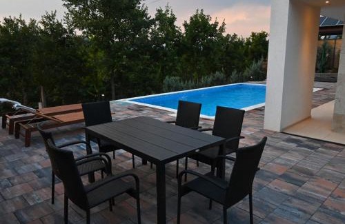 Bresalc Villa | Brick Villas - Poolside Bliss