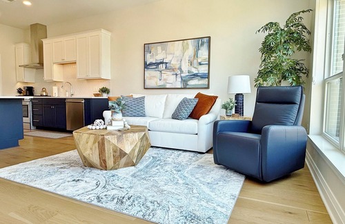 Dublin Condo | Bridge Park ~ Dublin 1BR/1BA Wonderfully Decorated