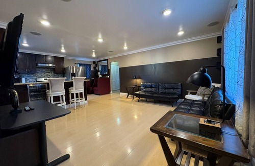 Beverly Hills Apartment | Bright 1BR Apt Near Beverly Hills Sleeps 4+Parking. A+ area Close to attractions