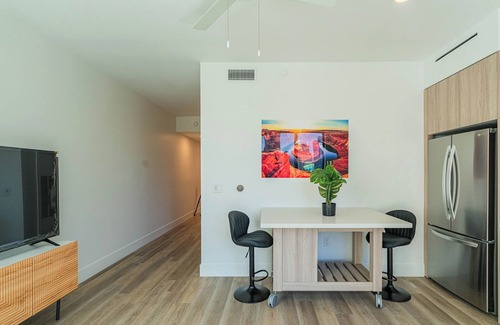 Roosevelt Apartment | Bright 1BR Haven - Pool & Gym Access + Rooftop