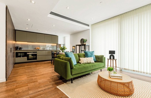 Queenstown Apartment | Bright 2 BDR Apt w/Balcony in luxury building