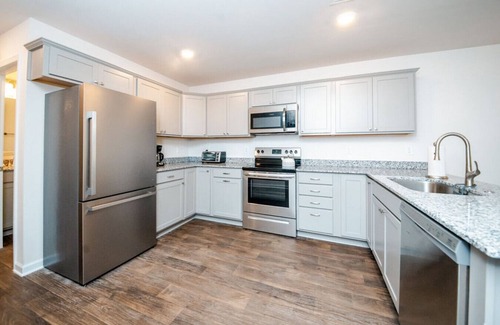 Columbia Apartment | Bright 4BD w King Beds near DWTN Columbia