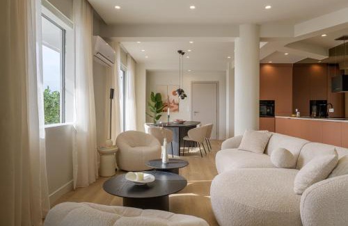 Monastiraki Apartment | Bright Acropolis Loft Plunge Pool