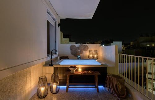 Monastiraki Apartment | Bright Acropolis Loft Plunge Pool
