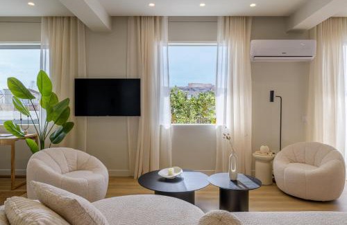 Monastiraki Apartment | Bright Acropolis Loft Plunge Pool