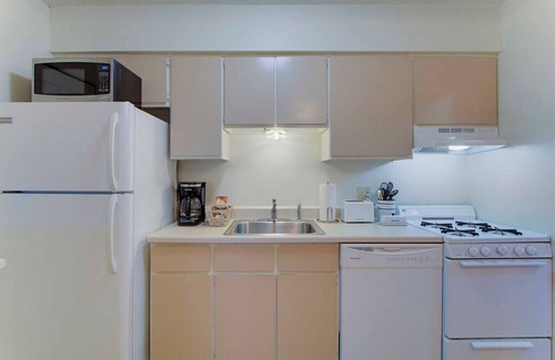 North Canton Apartment | Bright & Airy 1BR near Hall of Fame/Hwy/Airport