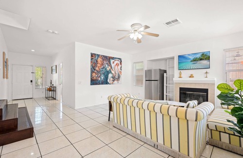 Moreno Valley House | Bright Airy 5B Home Workspace Outdoor Lounge