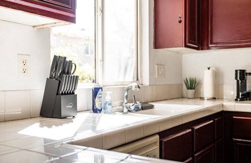 Moreno Valley House | Bright & Airy 5B Home Workspace & Outdoor Lounge