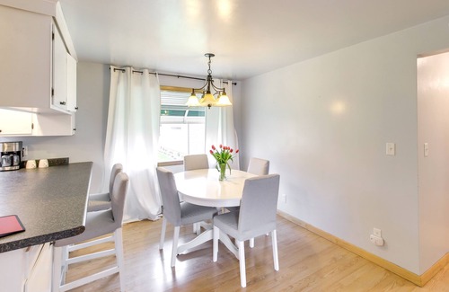 Algoma House | Bright Algoma Home 1 Mi to Lake Michigan!