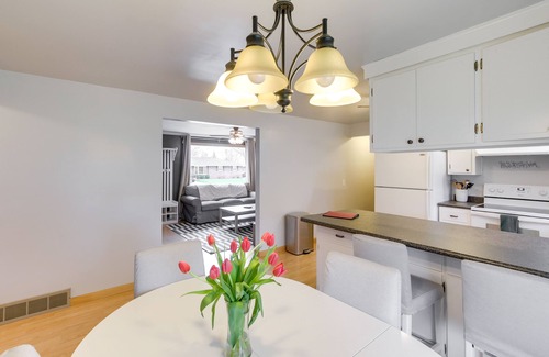 Algoma House | Bright Algoma Home 1 Mi to Lake Michigan!