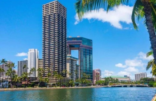 McCully - Moiliili Apartment | Bright Amazing View Walk Everywhere