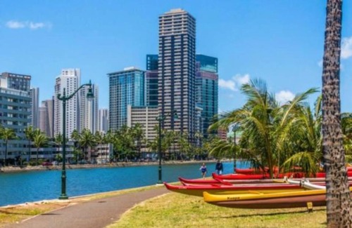 McCully - Moiliili Apartment | Bright Amazing View Walk Everywhere