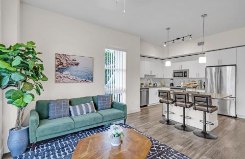 Midtown Apartment | Bright and Airy 2 Bed on Biscayne Blvd with Free Park