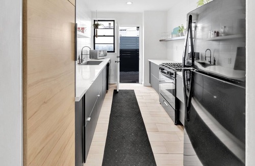 Mid City Condo | Bright + Breezy 1 Bedroom in West Adams