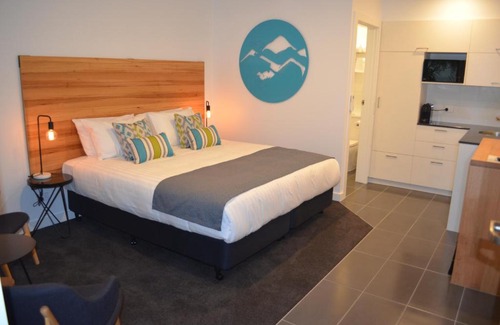 Bright Hotel | Bright Colonial Motel