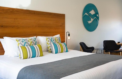 Bright Hotel | Bright Colonial Motel