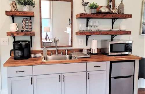 Old East Hill Apartment | Bright & Cozy Historic Getaway | Suite 2 - 1st floor