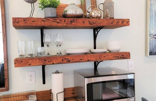 Old East Hill Apartment | Bright & Cozy Historic Getaway | Suite 2 - 1st floor