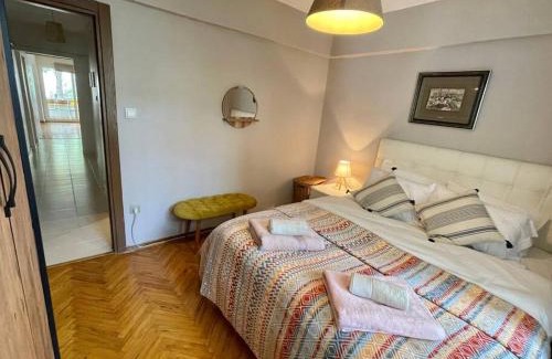 Bostanci Apartment | Bright Cozy Stacked Home Ideally Located n Kadikoy