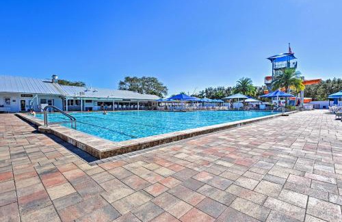 Braden River House | Bright Home Pool Access and Screened-In Porch!
