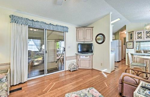 Braden River House | Bright Home Pool Access and Screened-In Porch!