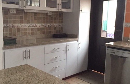 Modelia House | Bright House Rooms 10 mins from the Airport