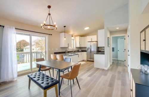 Little Chute Apartment | Bright Little Chute Condo with Deck and Yard!