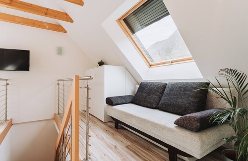 Pianizza Di Sopra Apartment | Bright loft below the famous ice holes