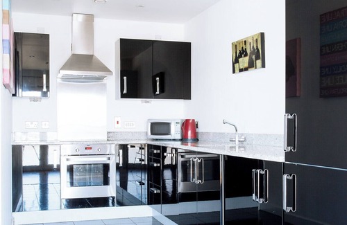 Peninsula Apartment | Bright Modern 3 bedroom apartment near O2, Excel