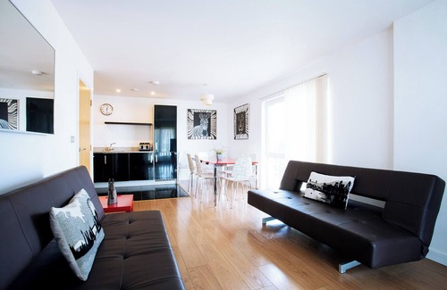 Peninsula Apartment | Bright Modern 3 bedroom apartment near O2, Excel