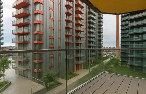 Woolwich Riverside Apartment | Bright & Modern Flat with Great Transport in Woolwich