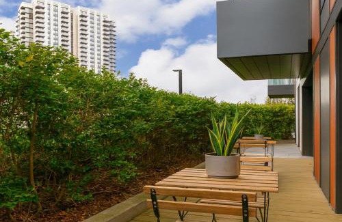 Woolwich Riverside Apartment | Bright & Modern Flat with Great Transport in Woolwich