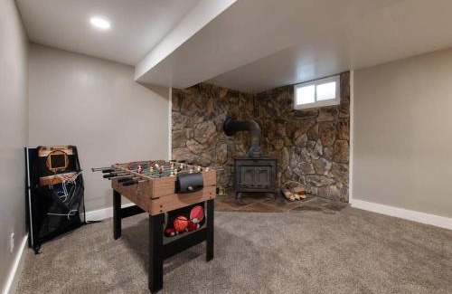 South Westminster House | Bright Newly Updated 4BD Denver Retreat W Games